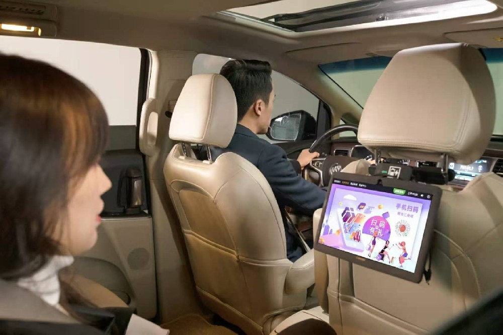 2024 Comparison of Taxi Advertising Player Screens: LCD vs. Touch Screen