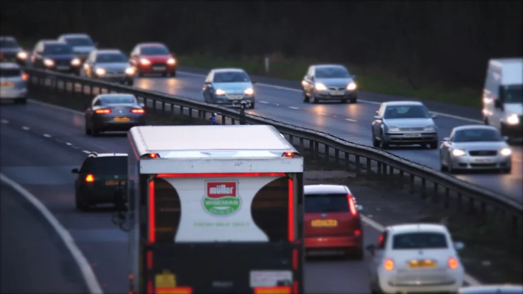 Can Taxis Be Equipped with Advertising Machines? Examining Impact and Regulations
