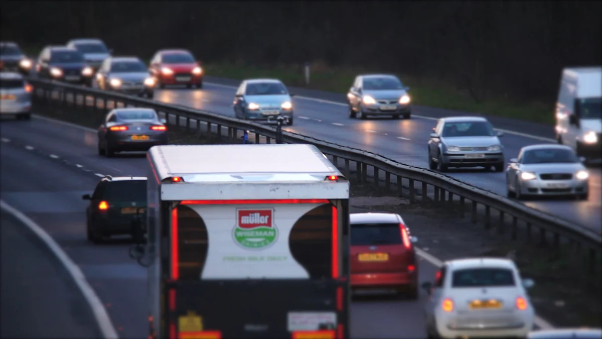 Can Taxis Be Equipped with Advertising Machines? Examining Impact and Regulations