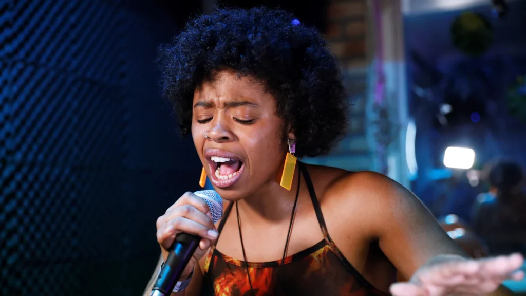 Enhance Your Singing with the Ideal Microphone for Live Performances