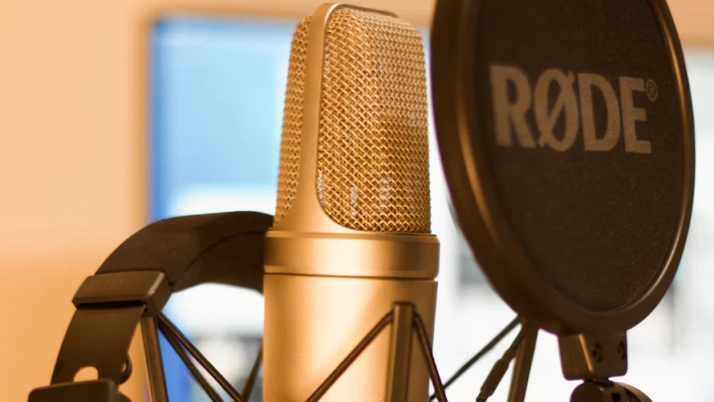 4 Best Lavalier Microphones for Shirt Videography Enthusiasts