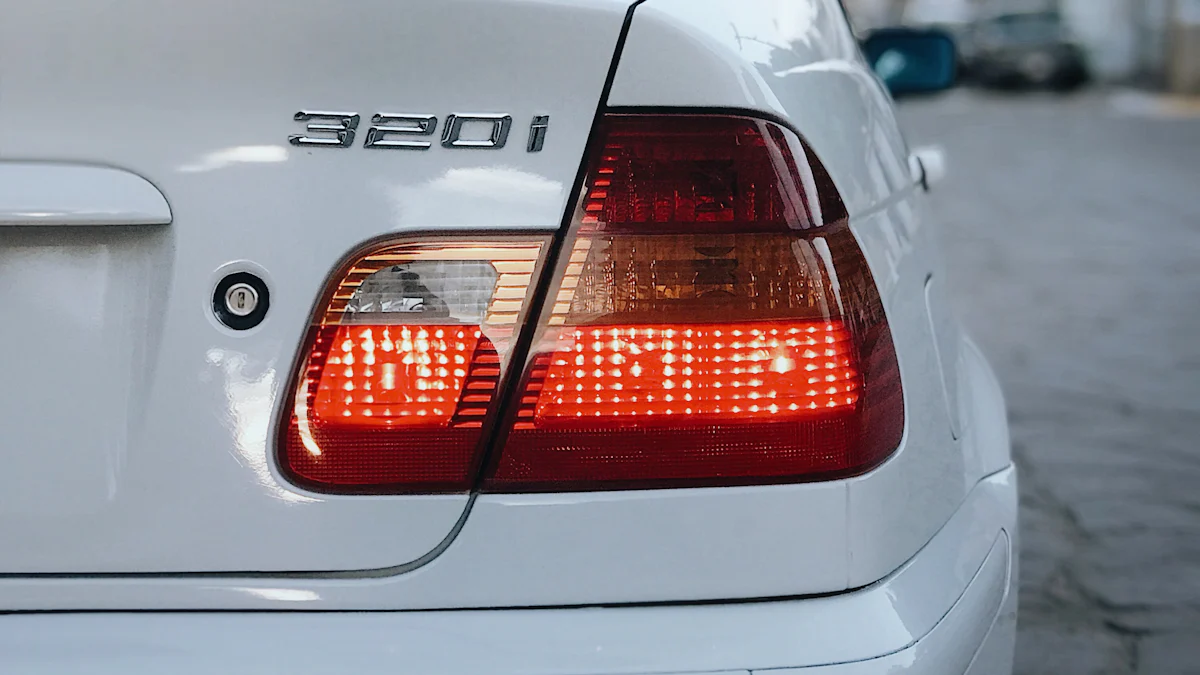 Установка светодиодного знака на заднее окно автомобиля: руководство и технические характеристики