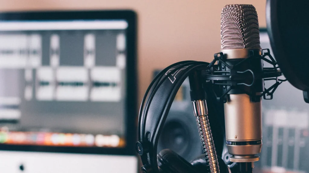 The Ultimate Guide to Choosing the Right Lavalier Microphone for Video Production