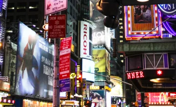 5 Cutting-Edge Trends in Digital Screens Advertising for Businesses